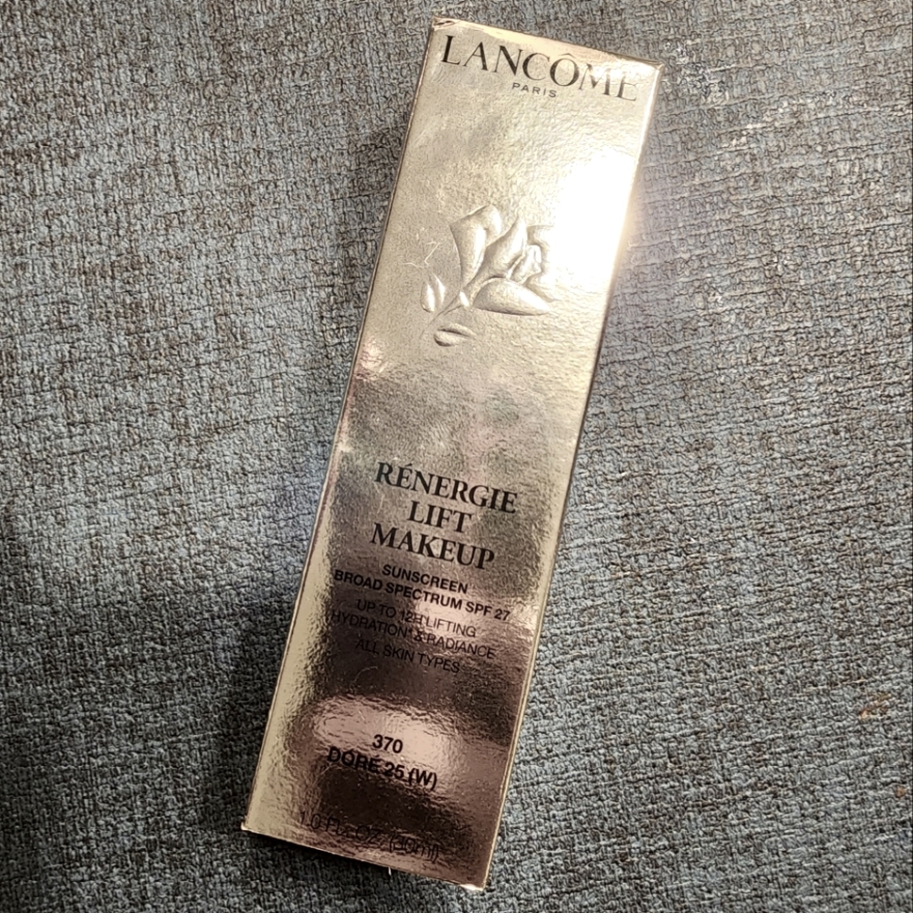 New in box Lancome Renergie Lift Foundation #370
